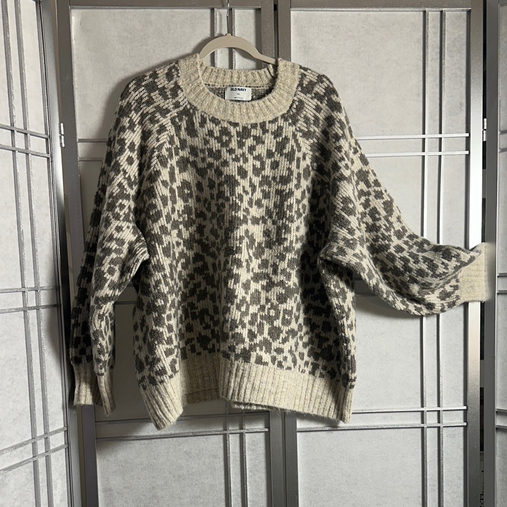 Old Navy Cream and Gray Crew Neck Sweater